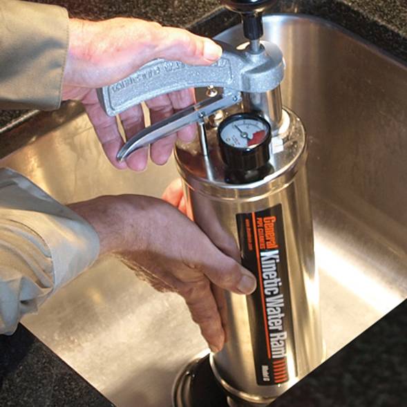 Φορητό εργαλείο απόφραξης Kinetic Water Ram με συμπιεσμένο αέρα – Επίσημη αντιπροσωπεία General pipe cleaners στην Ελλάδα. καθαρισμός αποχετεύσεων χωρίς χημικά. - B•tools